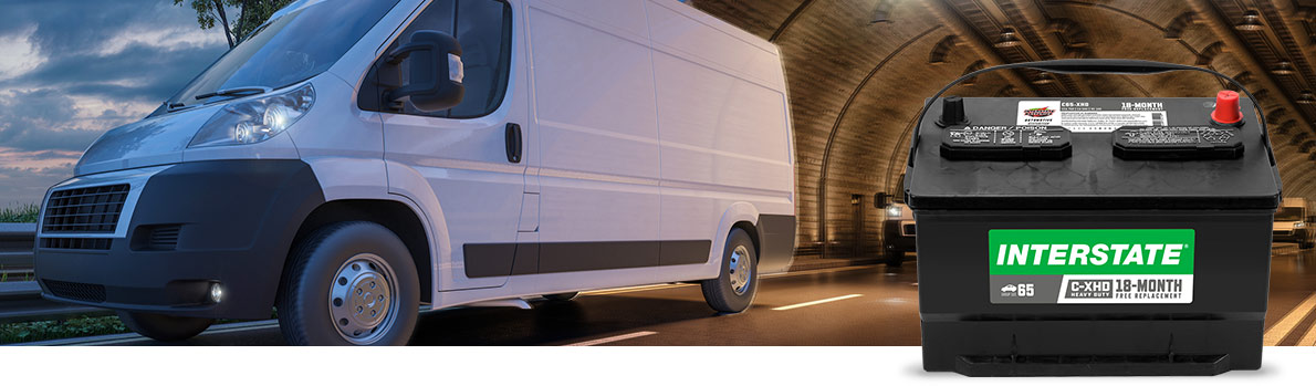 image du véhicule d’un parc automobile sur route avec batterie commerciale Interstate 