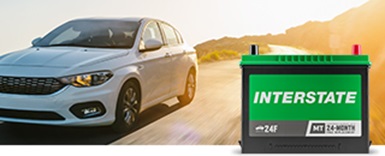 image d’une voiture sur route avec batterie MT Interstate 