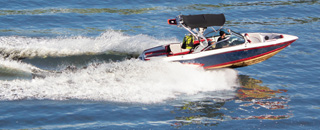 Image d’un bateau dans l’eau