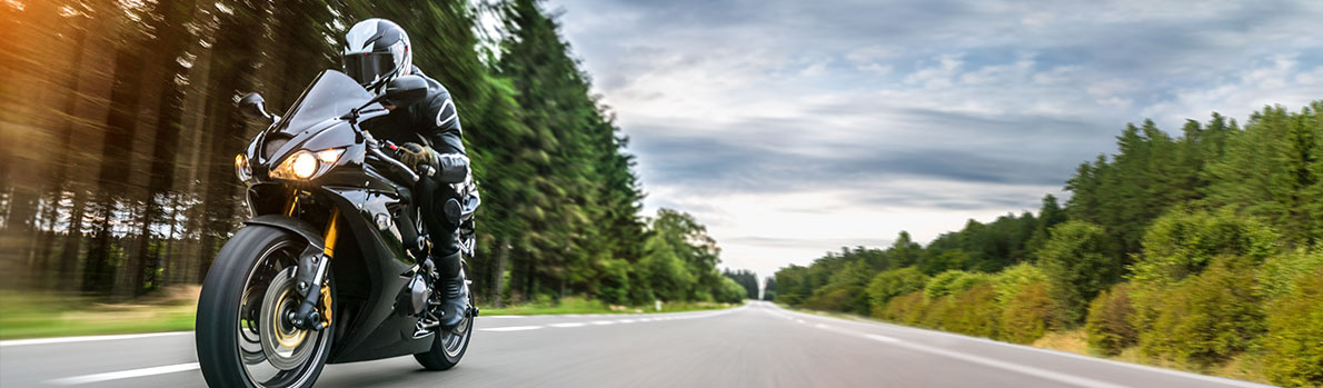 Image d’une moto sur la route