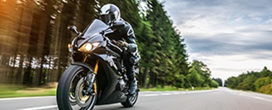 Image d’une moto sur la route
